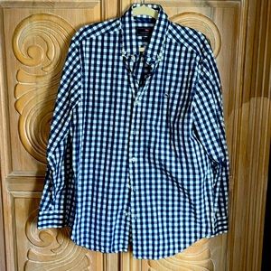 Men’s Vinyard Vines dress shirt